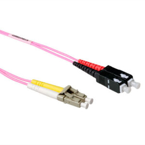 Cable de fibra óptica 50/125 OM4 Multimodo Dúplex LSZH Conector LC/SC - 15m